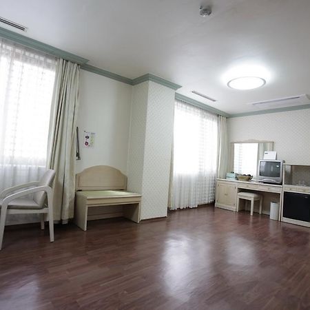 Geoje Tourist Hotel מראה חיצוני תמונה