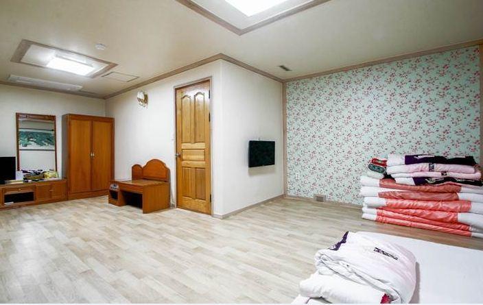 Geoje Tourist Hotel מראה חיצוני תמונה