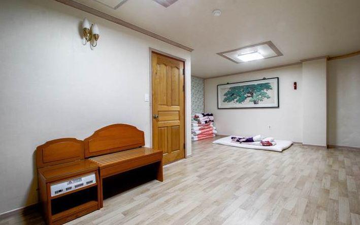 Geoje Tourist Hotel מראה חיצוני תמונה