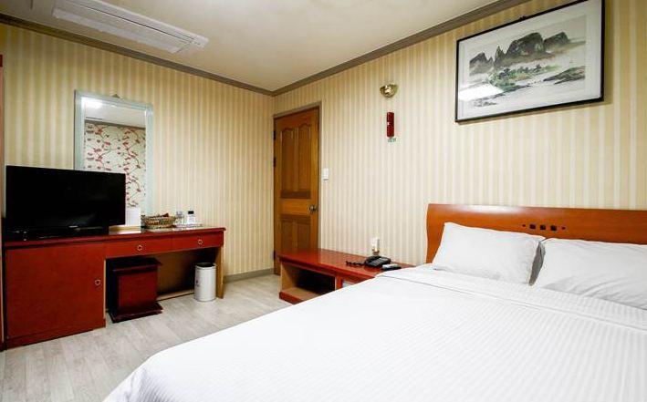Geoje Tourist Hotel מראה חיצוני תמונה