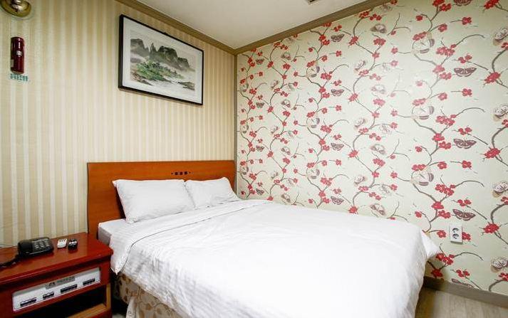 Geoje Tourist Hotel מראה חיצוני תמונה