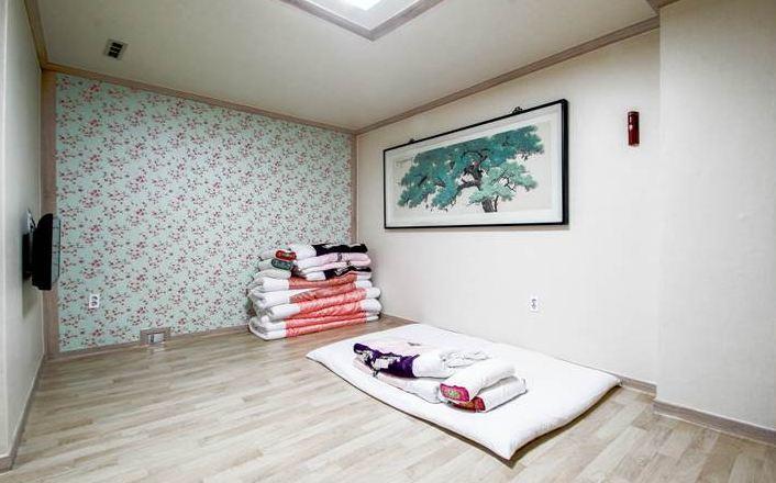Geoje Tourist Hotel מראה חיצוני תמונה