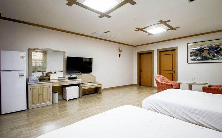 Geoje Tourist Hotel מראה חיצוני תמונה