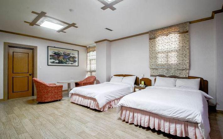 Geoje Tourist Hotel מראה חיצוני תמונה