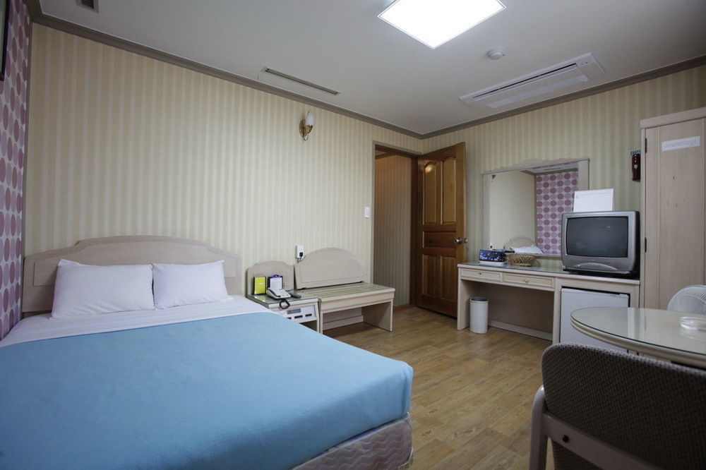Geoje Tourist Hotel מראה חיצוני תמונה